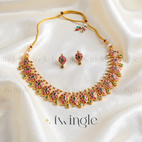 Kanaka Kemp Necklace Set