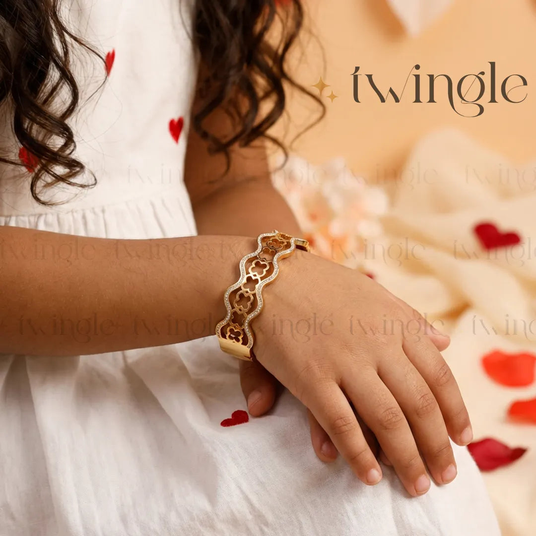 Wavy Clover Kada