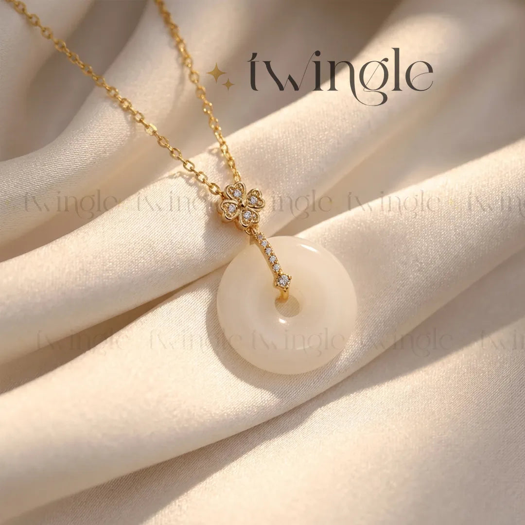 Luna Pendant Chain